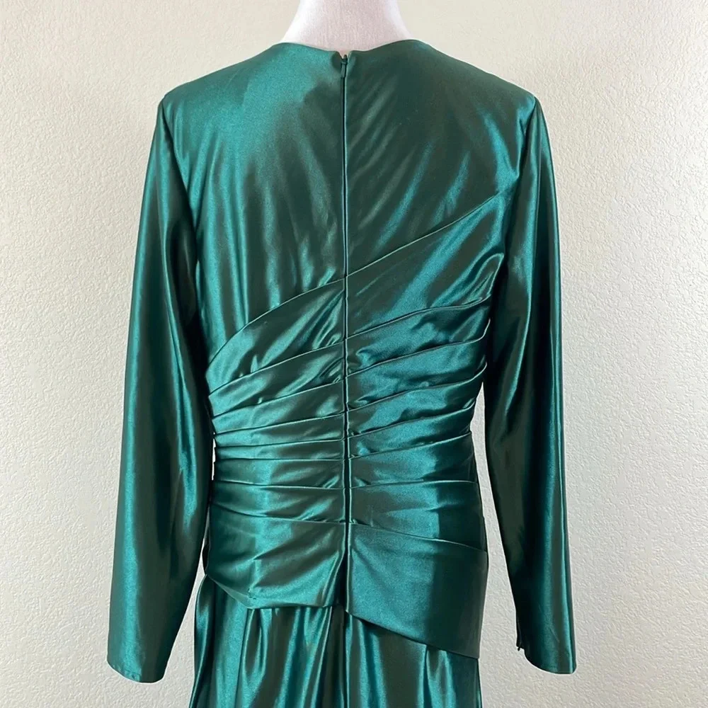 Ieena for MacDuggal green satin deep v long gown size 10 - Picture 5 of 8